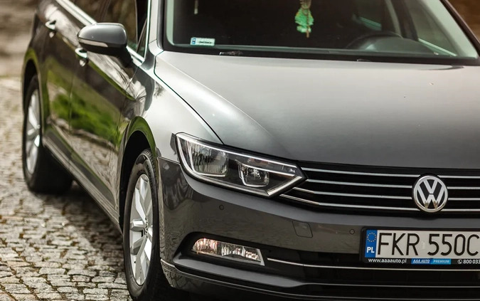 Volkswagen Passat cena 53000 przebieg: 239000, rok produkcji 2016 z Sieniawa małe 704
